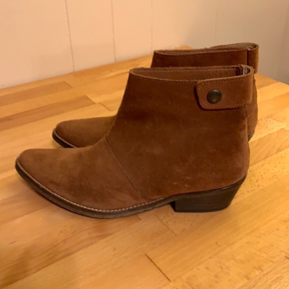 Gee Wawa Suede Pointed Toe Booties 7.5